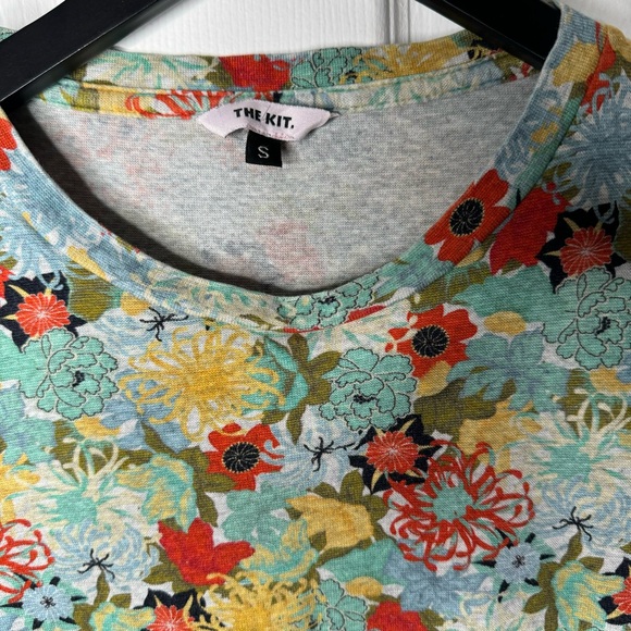 The kit sweatshirt style floral top Small - Picture 3 of 3